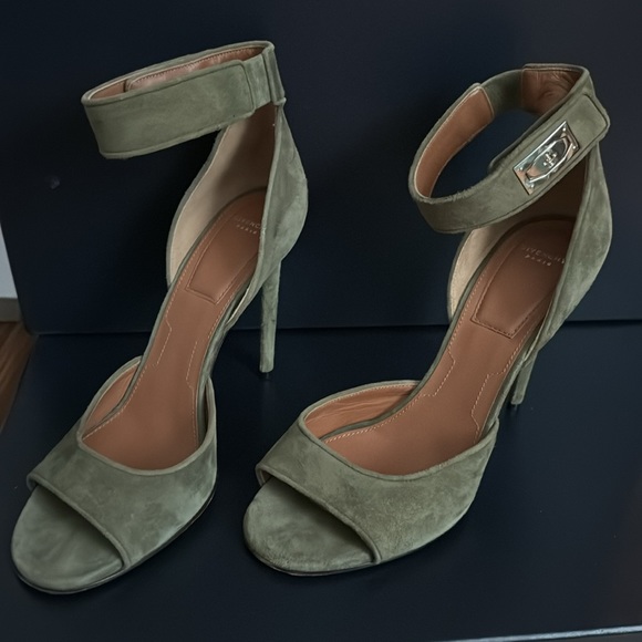 GIVENCHY PARIS Sharklock Ankle Strap Suede Heels Olive Open Toe Sz 10 9.5 or 9 - Picture 4 of 13